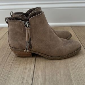 Report Ankle Bootie Size 6.5